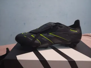 Botas Adidas Predator con lengüeta sin usar