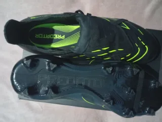 Botas Adidas Predator con lengüeta sin usar