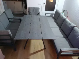 Mesa y Sofá Exterior Gris y sillas