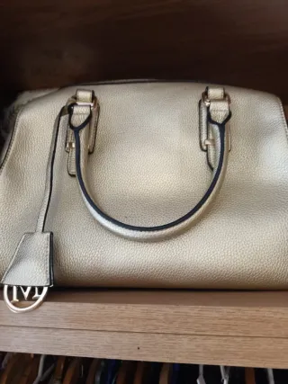 Bolso de mano dorado