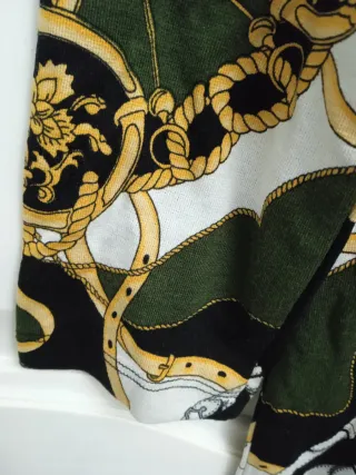 Vestido Stradivarius estampado cadenas