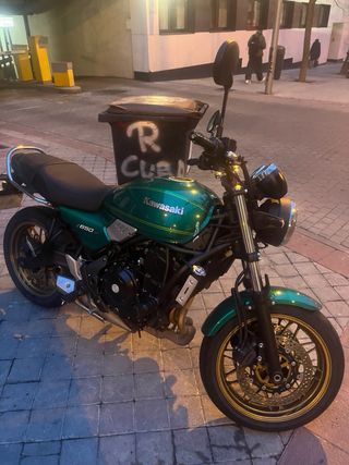 Kawasaki z650rs Verde. Año 2022. A2