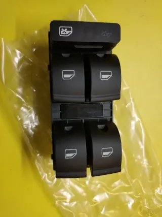 BOTONERA ELEVALUNAS AUDI A4 B6 A4 B7 SEAT EXEO