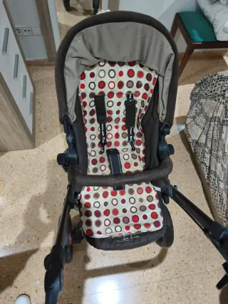 Carro de bebé marrón