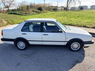 Volkswagen Jetta 1.6 AIRE ACONDICIONADO!!!