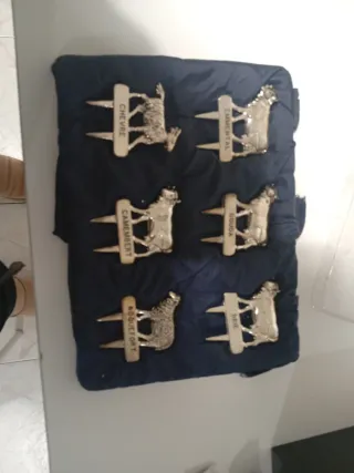 Marcadores de quesos plateados