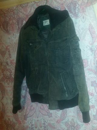 chaqueta negra de pana pull and bear