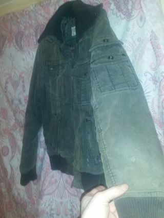 chaqueta negra de pana pull and bear