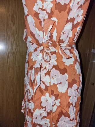 Vestido floral naranja y rosa