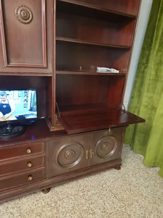 Mueble de salón madera haya y cristal