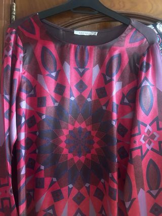 Lote 2 camisas satinadas estampadas