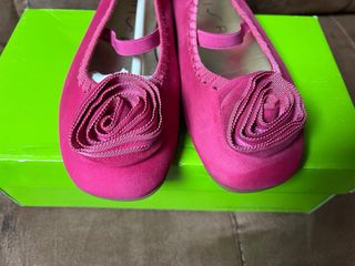 Bailarinas rosas con flor