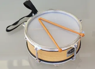 Tambor infantil Sounder con baquetas