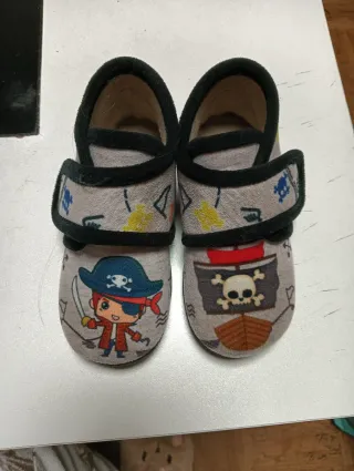 Zapatillas Piratas Niños Talla 25