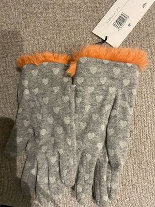 Guantes de mujer con corazones y pelo elegantes