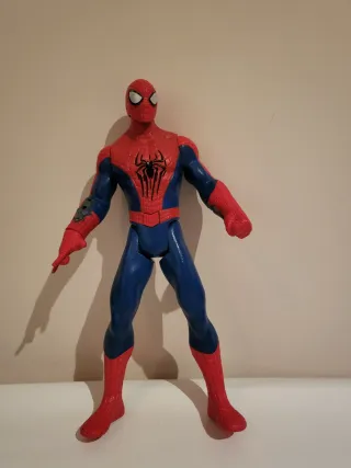 Figura Spiderman con luces y sonido.