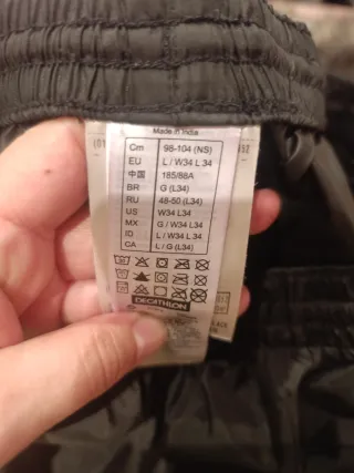 Sobre pantalón impermeable negro