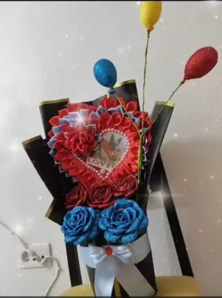 Manualidades Corazón con Flores y Globos