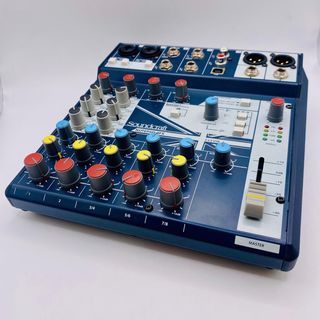 MESA DE MEZCLAS SOUNDCRAFT NOTEPAD 8FX CON TRANDFORMADOR