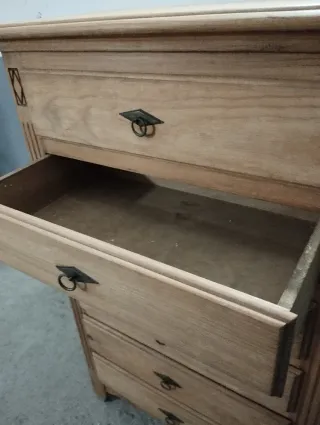 Cómoda antigua de madera