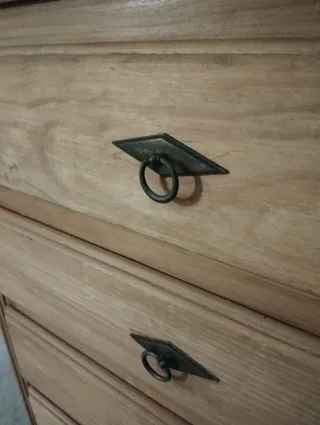 Cómoda antigua de madera