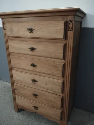 Cómoda antigua de madera