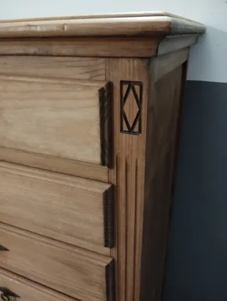 Cómoda antigua de madera