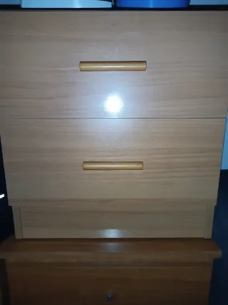 Mesita de noche de madera