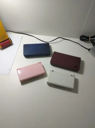 Lote 4 Nintendo DS lite, DSi XL y New 3DS XL