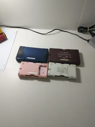 Lote 4 Nintendo DS lite, DSi XL y New 3DS XL