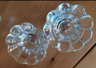 Cenicero grande y 4 portavelas de vidrio