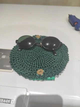 Porta occhiali uncinetto decorato