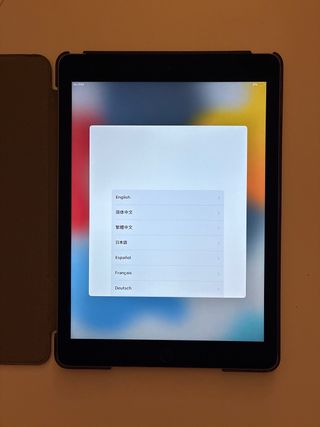 iPad 7ª Gen Plata con funda