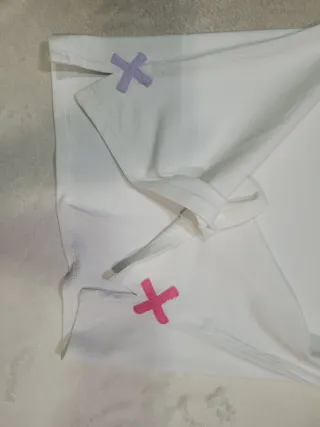 Set 2 Polos: blanco Valecuatro y negro La Martina