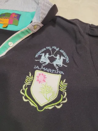 Set 2 Polos: blanco Valecuatro y negro La Martina