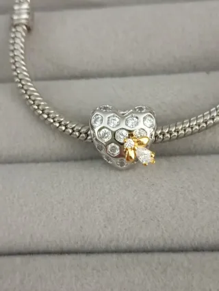 Charm abeja Los Bridgerton