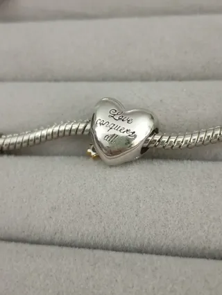 Charm abeja Los Bridgerton