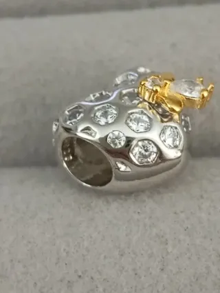 Charm abeja Los Bridgerton