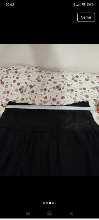 Falda Stradivarius bordada floral