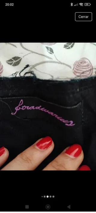 Falda Stradivarius bordada floral