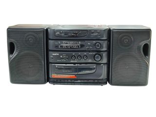 EQUIPO DE MÚSICA SANYO MCD-S870K