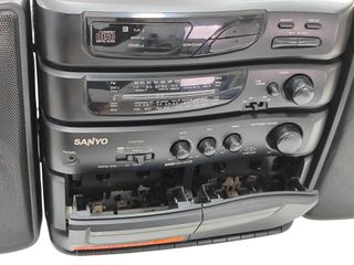 EQUIPO DE MÚSICA SANYO MCD-S870K