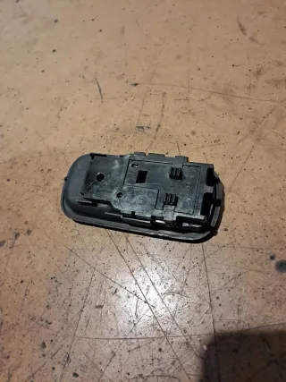 Maneta maletero Nissan Terrano 2