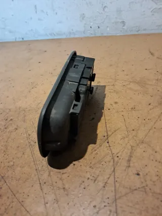 Maneta maletero Nissan Terrano 2