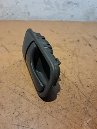 Maneta maletero Nissan Terrano 2