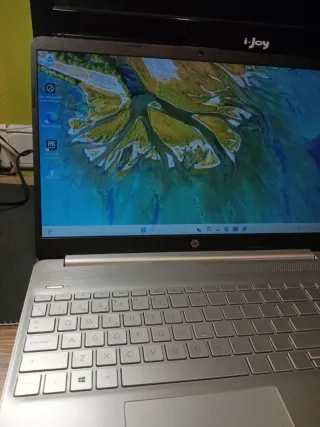 Ordenador HP y cargador