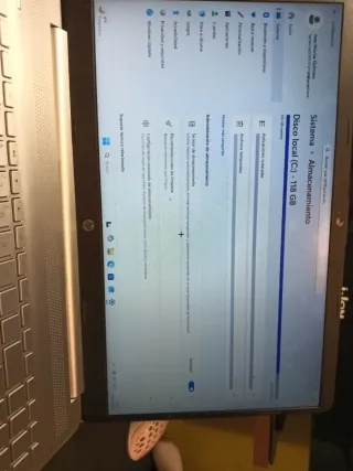 Ordenador HP y cargador