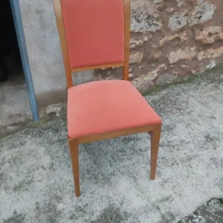 Sillas tapizadas de madera