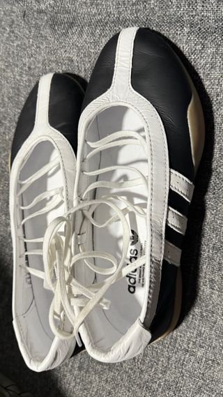 Zapatillas Adidas taekwondo negras y blancas