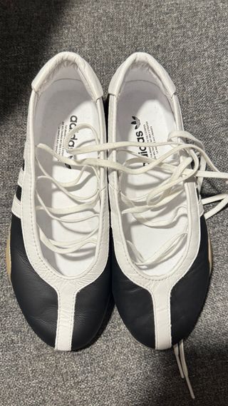 Zapatillas Adidas taekwondo negras y blancas